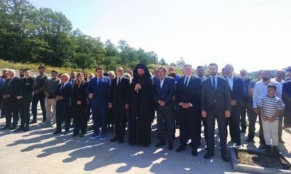 Za stradale na Petrovačkoj cesti: Počeo parastos povodom obilježavanja godišnjice od egzodusa Srba