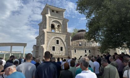 Mitropolit Hrizostom poručio u Prebilovcima: “Vaskrsenje je jače od smrti”