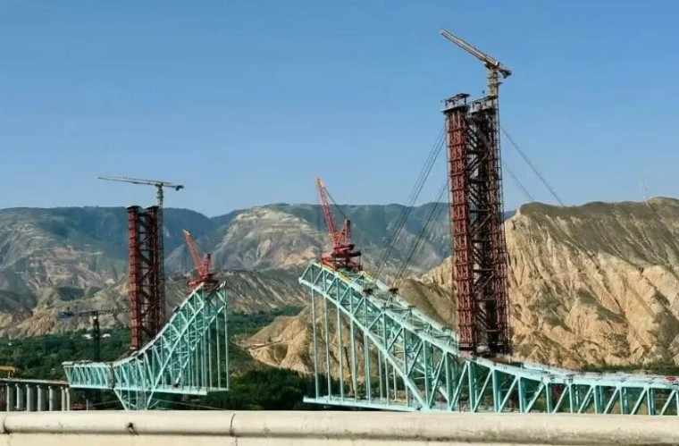 Pukla sajla na gradilištu mosta: Sedam ljudi poginulo, devet se vodi kao nestalo