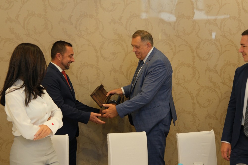 Dodik u Doboju: Ili će pobijediti stranci ili volja naroda
