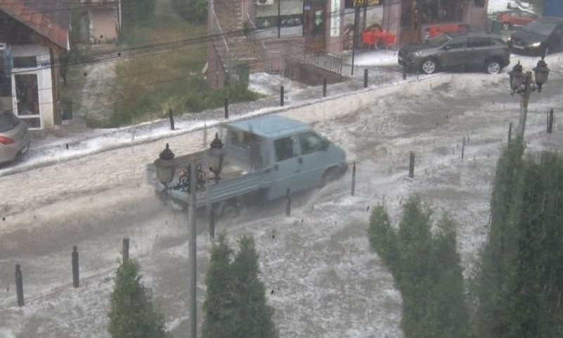 Kao da je zima: Stravično nevrijeme pogodilo jug Srbije VIDEO