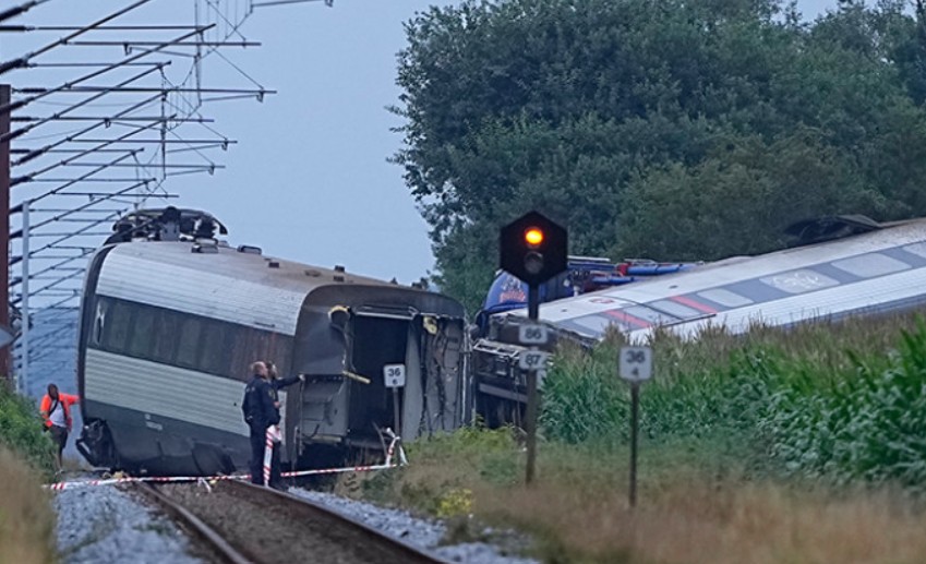 Ima poginulih i povrijeđenih: Sudarili se voz i cisterna