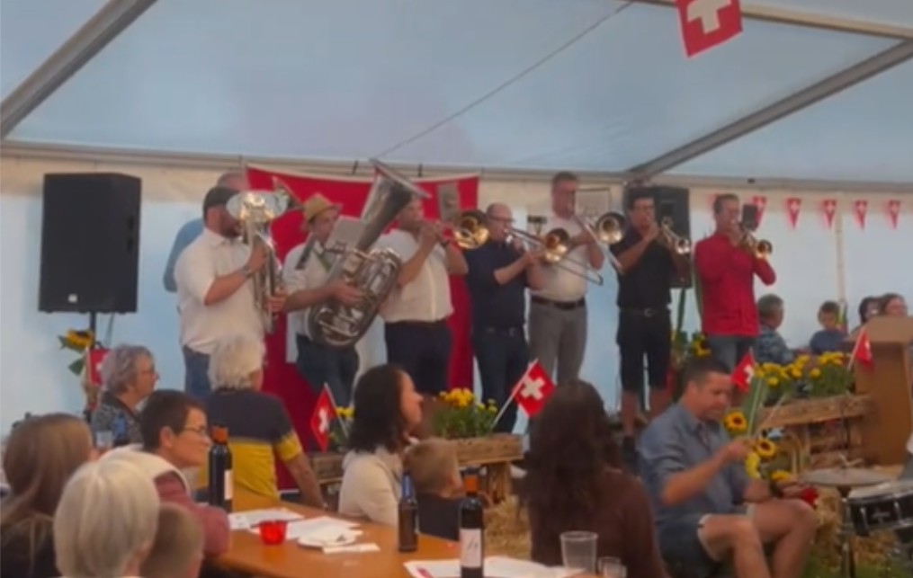 Kako izgleda švajcarsko veselje: “Kao u staračkom domu” VIDEO