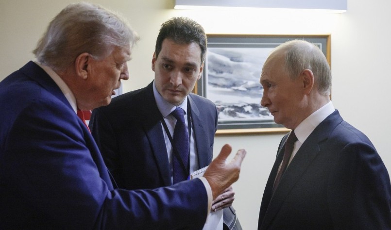 Čitači s usana otkrili: Evo o čemu su Putin i Tramp razgovarali na početku susreta