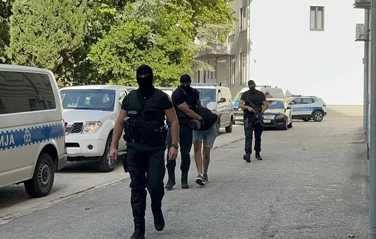 Ovo su imena: Uhapšeni u policijskoj akciji sprovedeni u PU Trebinje VIDEO