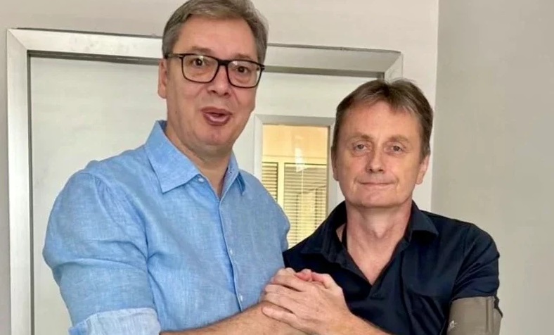 Napušta bolnicu: Vučić objavio fotografiju sa Glišićem