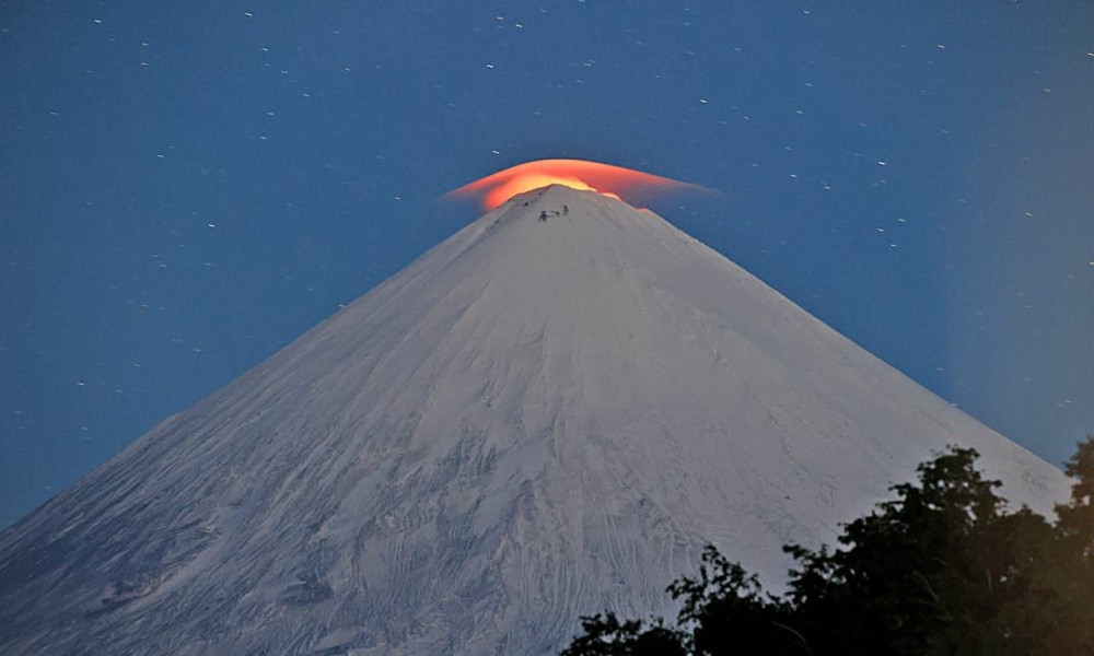 Nesreća na Kamčatki: Planinar poginuo tokom uspona na vulkan