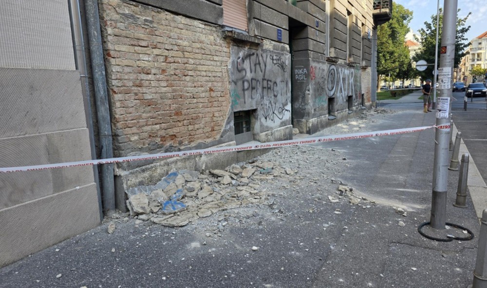 Zgrada kao tempirana bomba: Obrušili se dijelovi fasade u centru Zagreba
