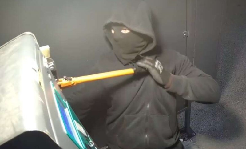 Desilo se u BiH! Obio automat na parkingu čija je vrijednost 10.000 KM zbog 500 KM