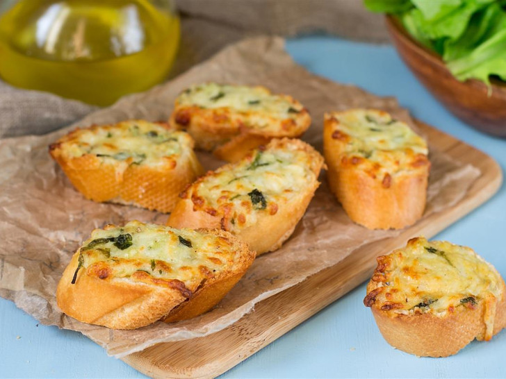 Jednostavan recept: Baget sa bijelim lukom