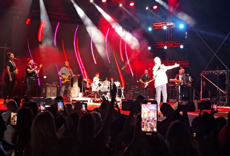 Banjalučani uglas sa legendom: Halid Bešlić na tvrđavi Kastel priredio praznik muzike VIDEO