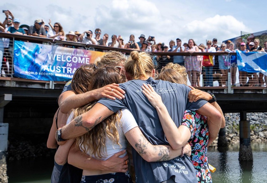 Dobro uigran tim: Trojica braće u čamcu na veslima za 139 dana prešla cijeli Tihi okean