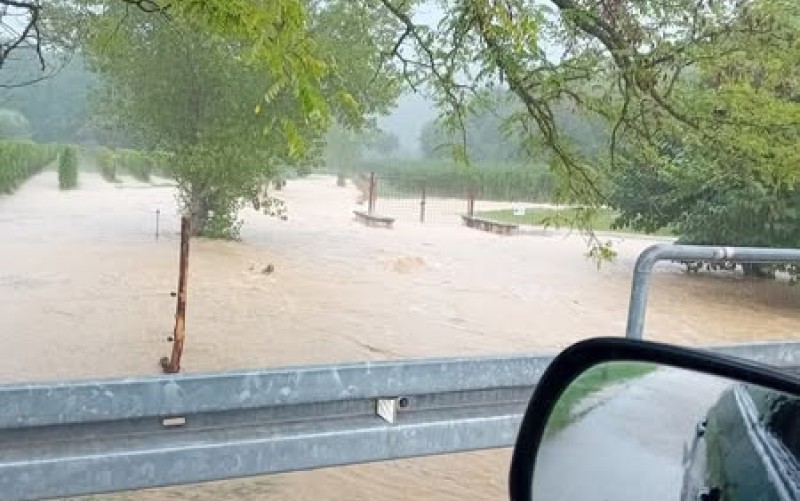 Žestoko nevrijeme u Hrvatskoj: Bujica nosi sve pred sobom VIDEO