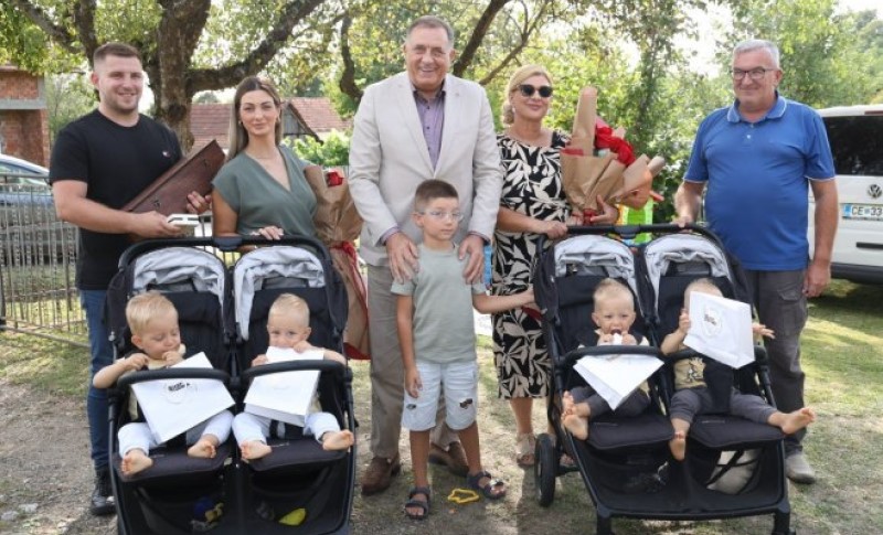Ljudski gest! Predsjednik Srpske poklonio stan porodici banjalučkih četvorki FOTO