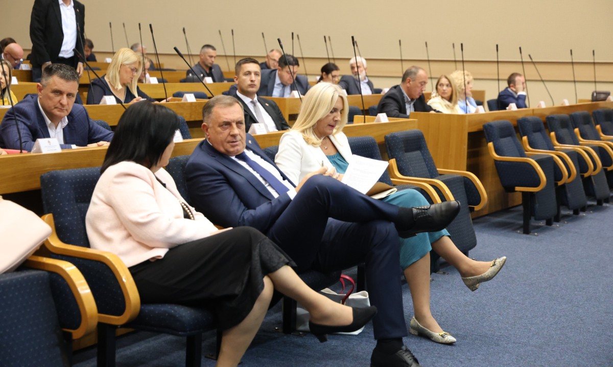 U toku posebna sjednica: Dodik i Cvijanovićeva stigli u NSRS