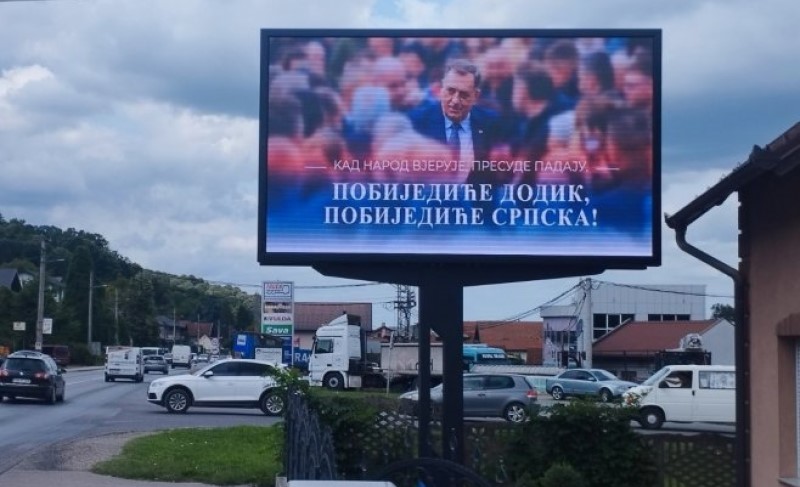 Osvanuli bilbordi u Doboju i Tesliću: Ispisane poruke podrške predsjedniku Dodiku FOTO