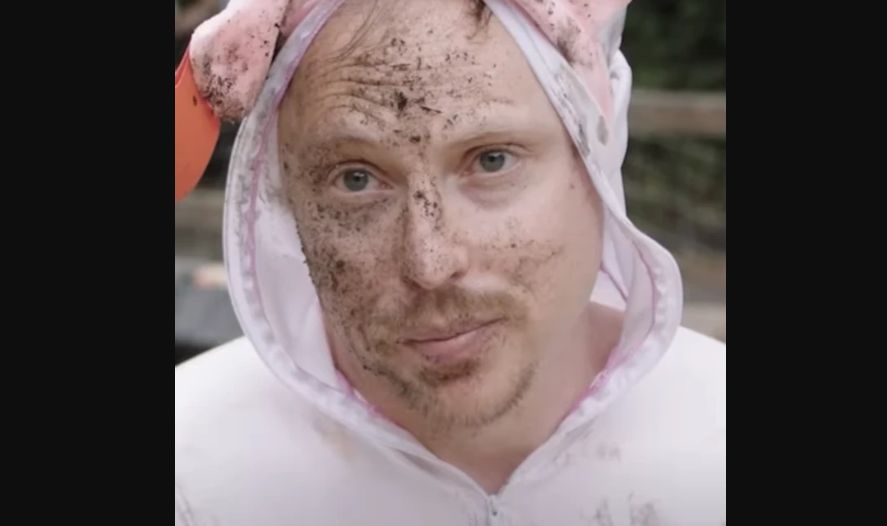 Javnost u šoku: Snimak muškarca koji vikendom živi kao prava svinja izazvao burne reakcije VIDEO