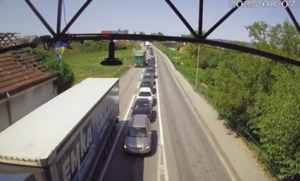 Naoružajte se strpljenjem: Duge kolone na graničnim prelazima prema Hrvatskoj i Crnoj Gori