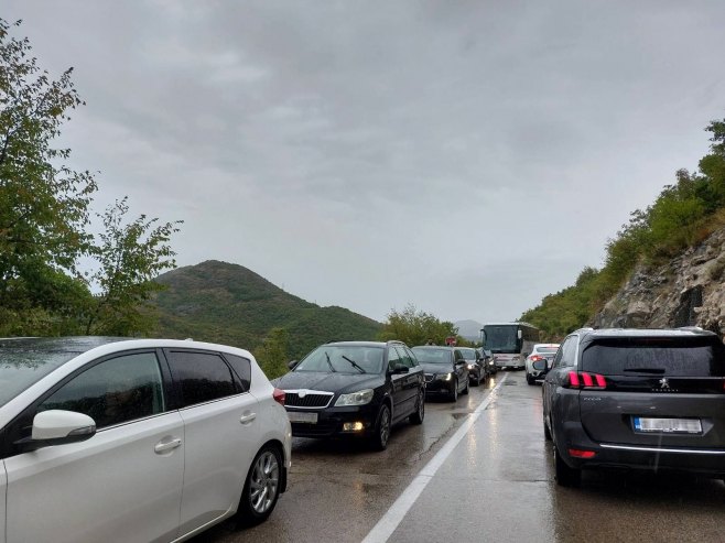 Kolone vozila su kilometarske: Velike gužve na graničnim prelazima sa Crnom Gorom