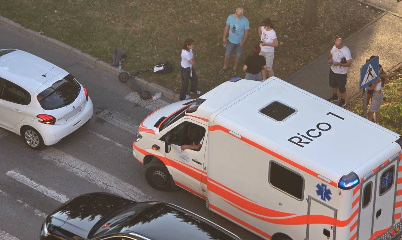 Nesreća u centru Banjaluke: Dvije djevojčice na trotinetu udario auto FOTO