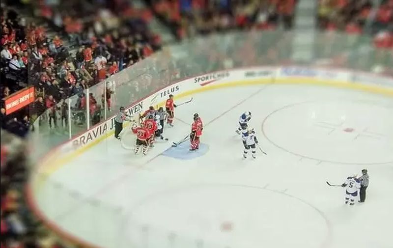 Bijesna majka prekinula hokejašku utakmicu i postala hit na internetu VIDEO