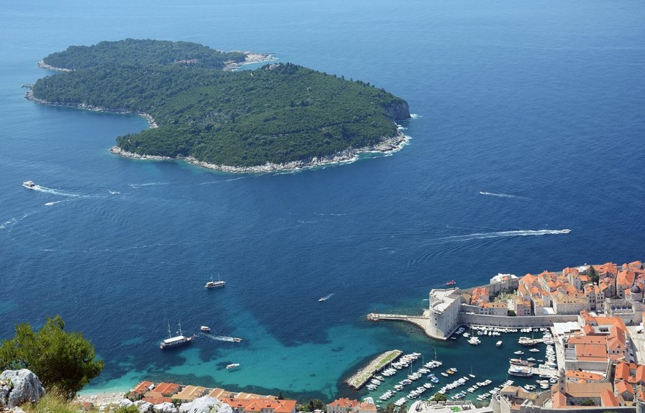 Raj sa mračnim prokletstvom: Na ovom hrvatskom ostrvu niko ne smije da prespava VIDEO
