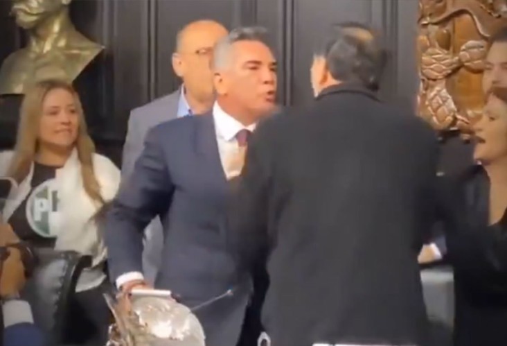 Tuča u meksičkom parlamentu: Udario me je po rukama i rekao, prebiću te, ubiću te VIDEO