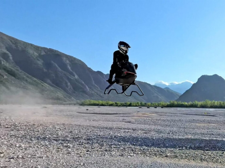 Nije naučna fantastika: Motocikl koji leti – dostupan samo za one koji mogu platiti