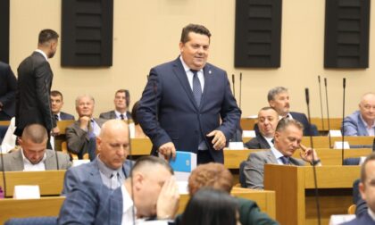Stevandić u parlamentu Srpske: Kriza započela kada je Dodik odbio da trguje imovinom
