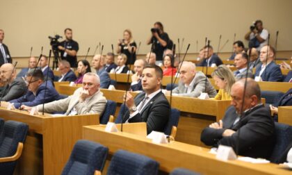 Otkriveno referendumsko pitanje: Poslanici odlučuju da li će se građani izjašnjavati