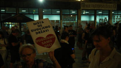 Ponovo protest ispred Filozofskog fakulteta u Novom Sadu
