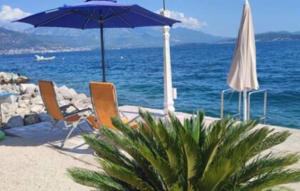 Prazna plaža ispred pjevačevih apartmana: “Pukla” sezona i kod Miloša Bojanića