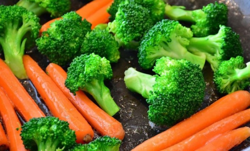 Korisne “cake”: Evo kako skuvati povrće da ostane šareno, hrskavo i puno vitamina