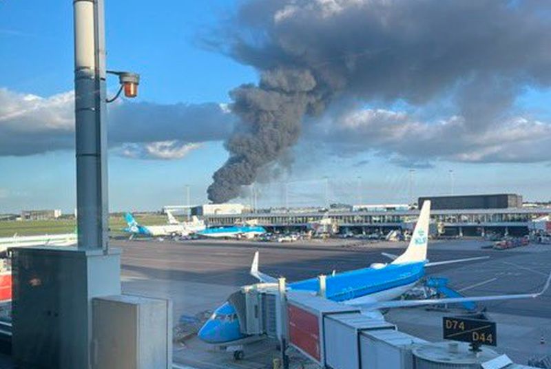 Veliki požar kod aerodroma “Šipol” u Amsterdamu VIDEO