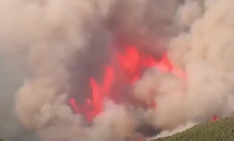 Već iscrpljeni od višednevne borbe sa vatrom: Vatrogasci uspjeli da odbrane kuće i crkvu
