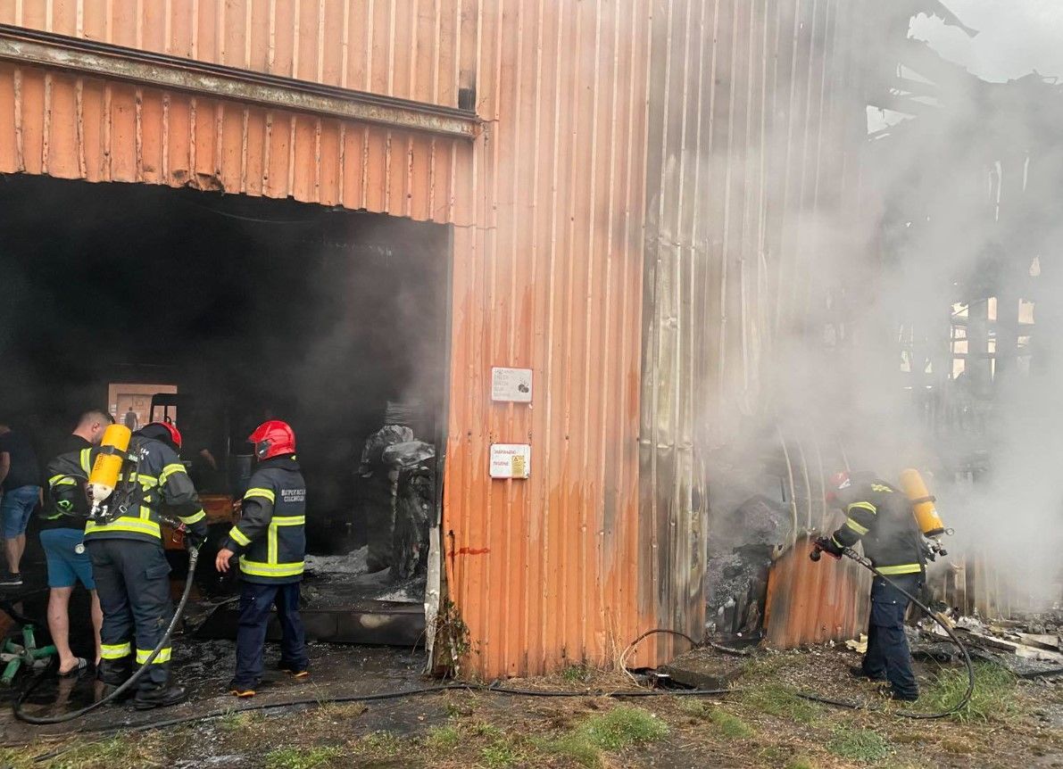 Požar buknuo u postrojenjima kompanije Novoprom Hemija FOTO/VIDEO