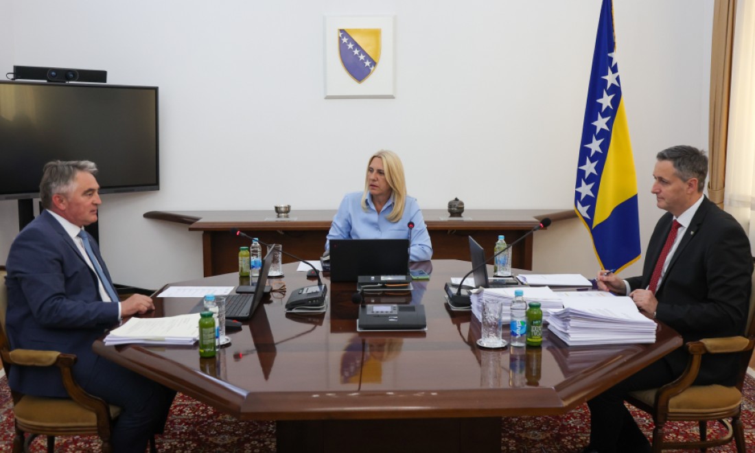 Od Halida Bešlića oprostili se i članovi Predsjedništva BiH: “Otišao je veliki čovjek i umjetnik”