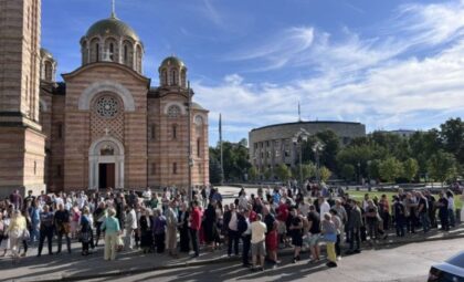 Protest u Banjaluci! Mještani potkozarskih sela i predstavnici plivačkih klubova ispred Gradske uprave FOTO