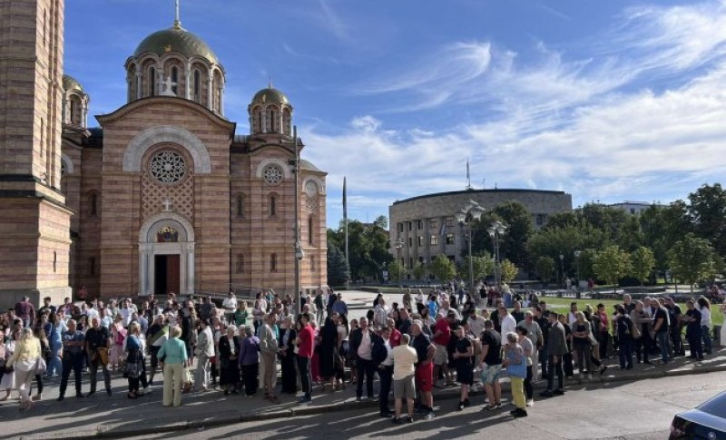 Protest u Banjaluci! Mještani potkozarskih sela i predstavnici plivačkih klubova ispred Gradske uprave FOTO