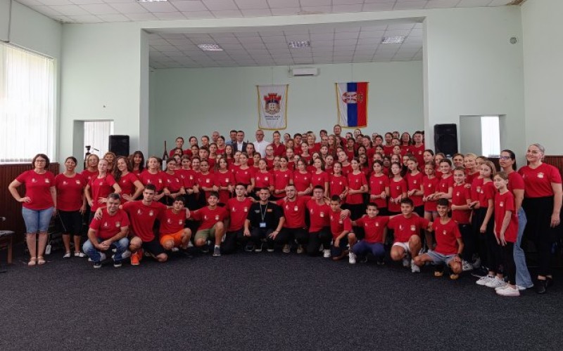 U Rači otvoren kamp dijaspore: Djeca uče o srpskoj kulturi i tradiciji