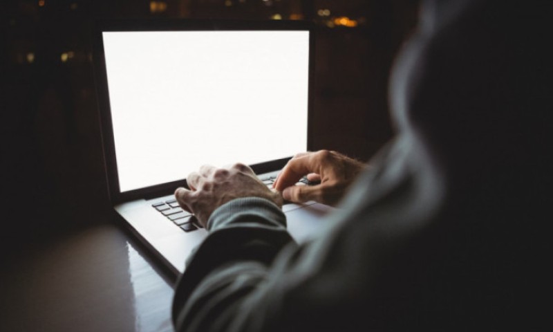 Policija traga za počiniocem: Starica ostale bez ušteđevine zbog računarske prevare