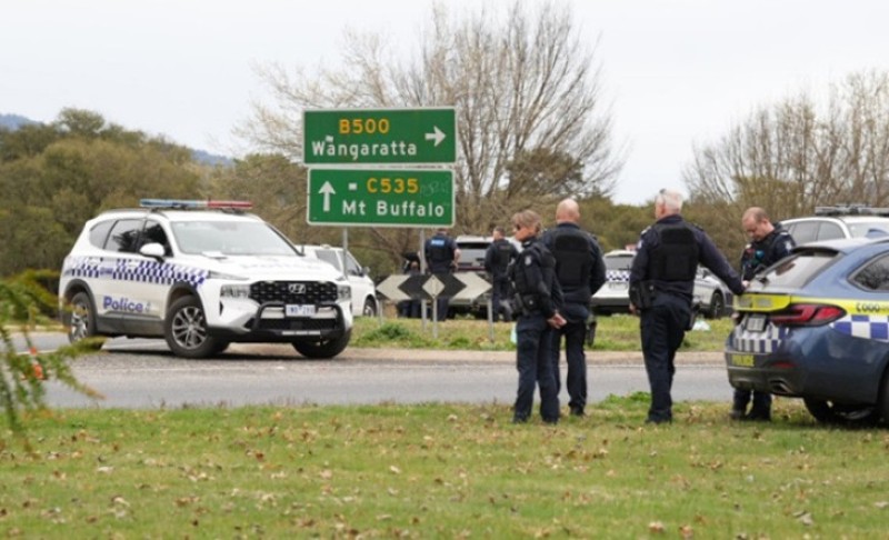 Bjegunac se opisuje kao “teško naoružan”: I dalje traje potraga za ubicom policajaca