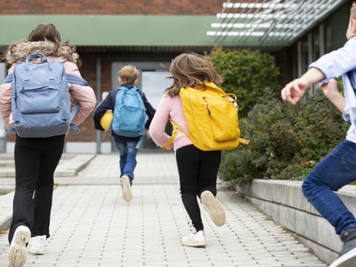 Školsko zvono u Srpskoj spremno da se opet oglasI: U klupama od ponedjeljka 116.840 đaka