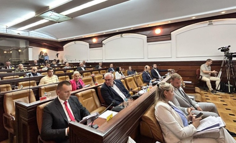 Odbornici se izjašnjavaju o jednoj tački dnevnog reda: Počela vanredna sjednica banjalučke Skupštine