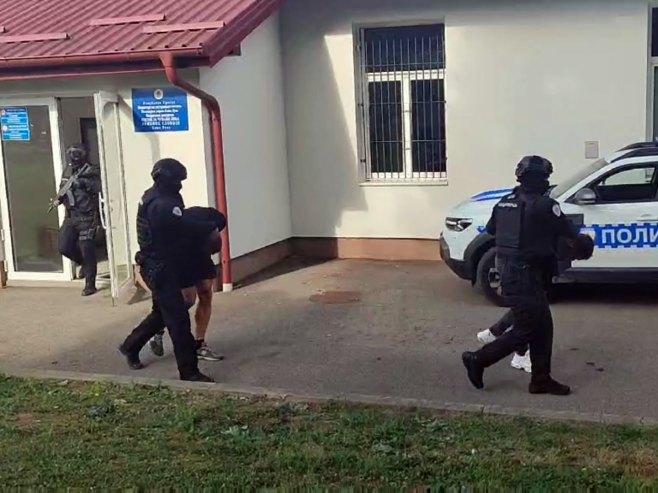 Velika akcija MUP-a: Uhapšeno 19 lica, oduzeta droga, novac, automobili, oružje VIDEO