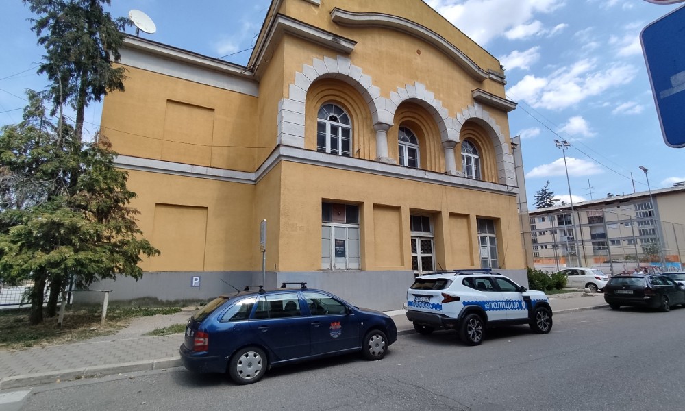 Policija na licu mjesta: Predstavnici Gradske uprave ušli u Sokolski dom FOTO/VIDEO