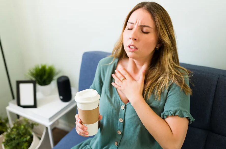 Kardiolozi objašnjavaju zašto i kada je „lupanje u grudima“ opasno kada popijete kafu