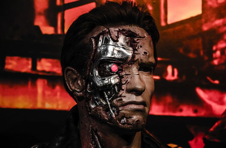 Moć vještačke inteligencije: Džejms Kameron brine da bi “Terminator” mogao da se obistini kako se AI razvija