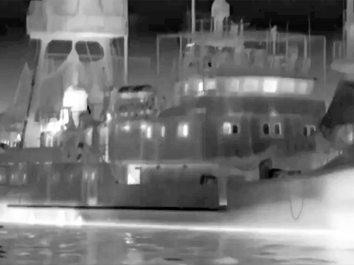 Prvi ruski pogodak broda besposadnim plovilom: Potraga za nestalim mornarima i dalje traje VIDEO