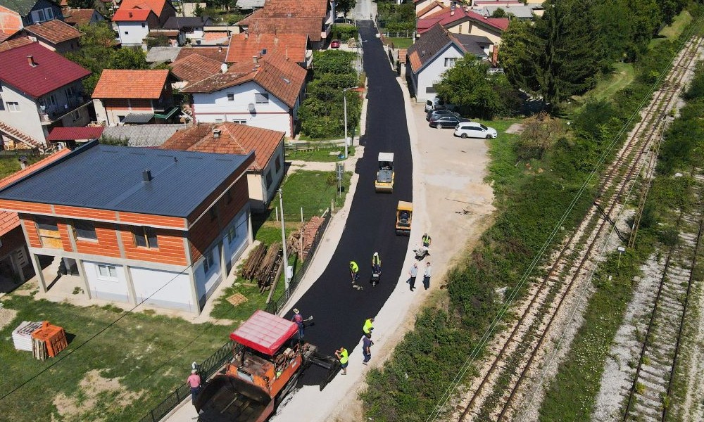 Asfaltira se ulica u Lazarevu: Stanivuković najavio koje su još na spisku prioriteta